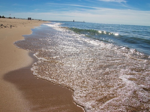 UUSI Beachfront Luxury West -koti Woodman Beachillä - järvienäkymät - kävele kaupunkiin!