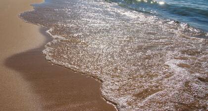UUSI Beachfront Luxury West -koti Woodman Beachillä - järvienäkymät - kävele kaupunkiin!
