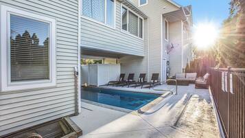 Outdoor pool, a heated pool