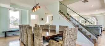 Beachfront Luxury Home-NEW Private Heated Pool, Lake View, Firepit, Game Room