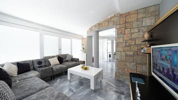 Smart-tv, videospil, dvd-afspiller, bordfodbold