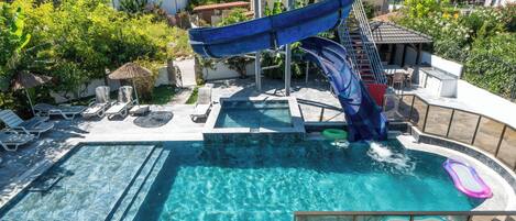 حمّام سباحة مُدفَّأ