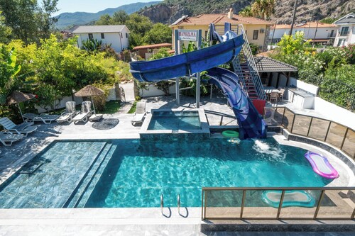 Hankelma 6 Bed Villa All Ensuite,Private Pool,Disabled Accessible,2Mins To Town