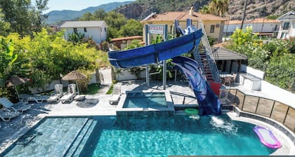 Hankelma 6 Bed Villa mit eigenem Bad, eigenem Pool, behindertengerecht, 2 Minuten in die Stadt