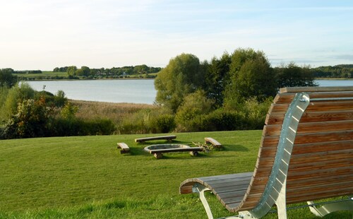Manor house on the lake with its own steak house!