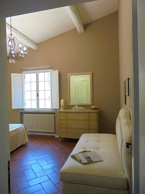 3 chambres, accès à Internet, literie fournie