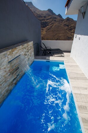A heated pool - An absolute luxury home (Agaete)
