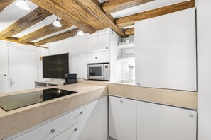 Fridge, microwave, dishwasher, coffee/tea maker