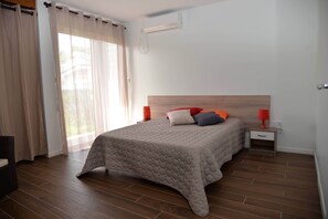 1 soverom, safe på rommet, strykejern/-brett og reiseseng for barn