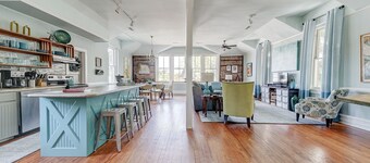 Belle suite à l'étage dans la caserne historique à la 5ème avenue & Castle St.
