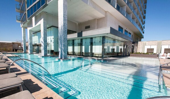 Outdoor pool, a heated pool