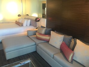 1 Schlafzimmer, Zimmersafe, Schreibtisch, Bügeleisen/Bügelbrett