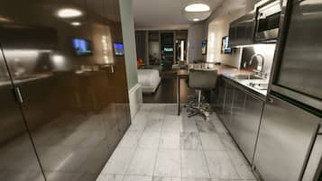 1 bedroom, in-room safe, desk, iron/ironing board