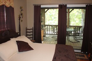 2 bedrooms, iron/ironing board, free WiFi, bed sheets - CURRENTLY UNAVAILABLE - HURRICANE HELENE (Bat Cave)