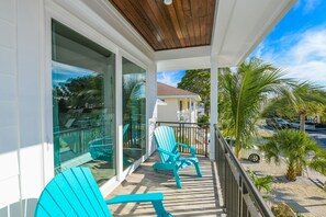 Property grounds - Luxury home with AMAZING backyard Pool and Spa! So close to beach and shopping! (Anna Maria)