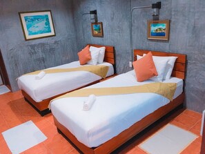 Habitación de lujo | Ropa de cama hipoalergénica y caja de seguridad en la habitación