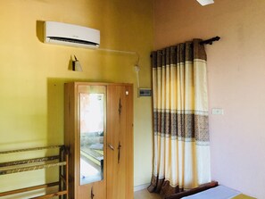 Family House, 1 Bedroom, Non Smoking, Kitchen | 1 bedroom, premium bedding, desk, iron/ironing board - Lake View Home Stay Tangalle (Tangalle)
