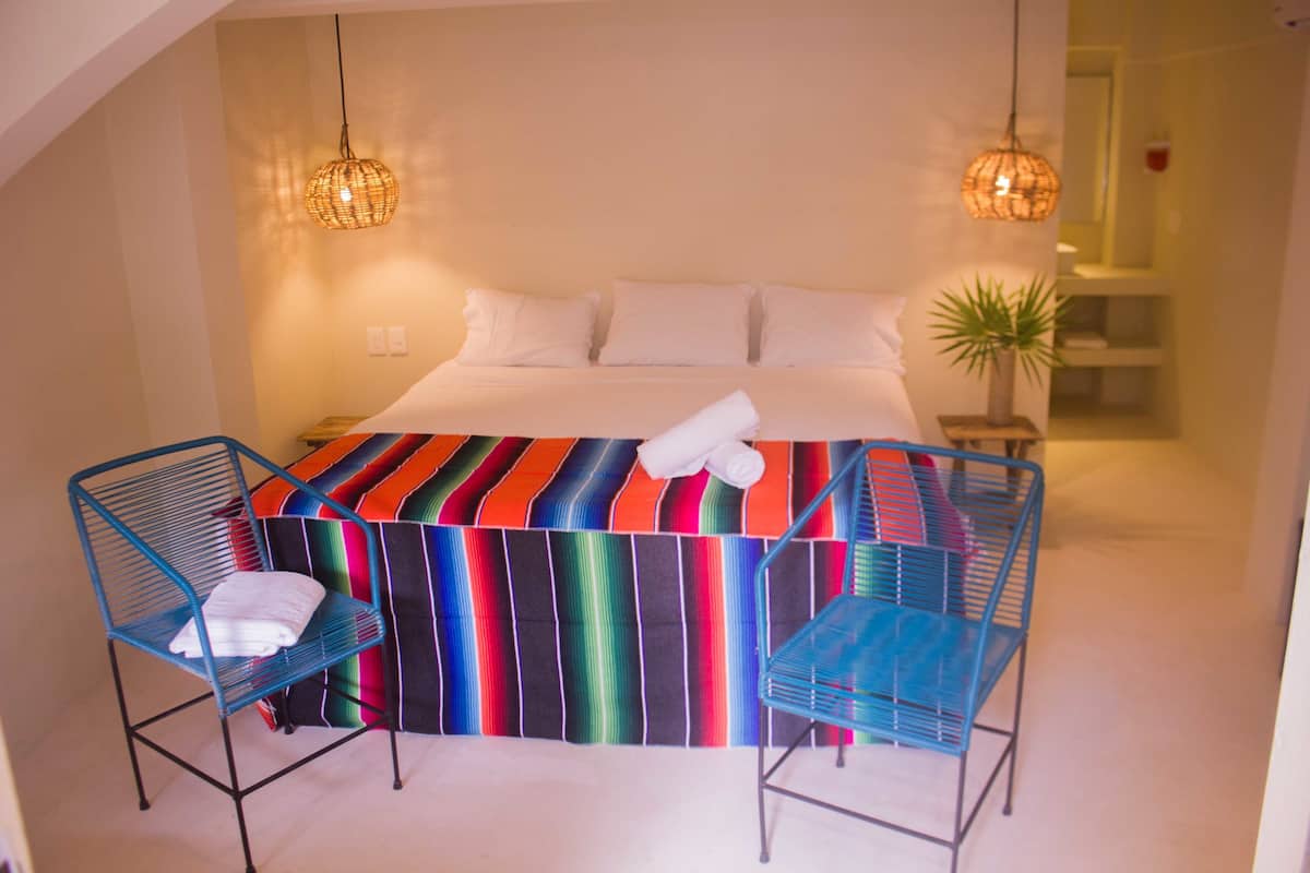 Habitación doble superior, vista a la alberca | Ropa de cama de alta calidad y caja de seguridad en la habitación