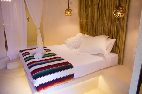 Deluxe Cabin, 1 Queen Bed, Garden View, Garden Area | Premium bedding, in-room safe, iron/ironing board, bed sheets
