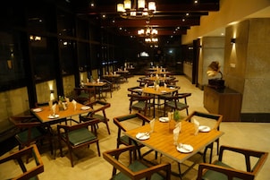 Desayuno continental diario (INR 1000 por persona)