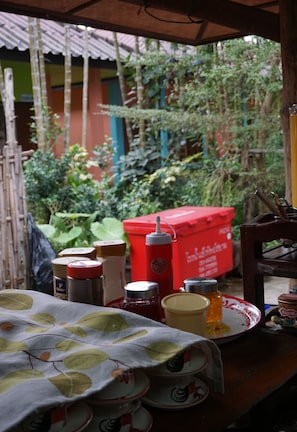 Daily local cuisine breakfast for a fee