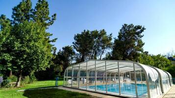 Indoor pool, pool loungers