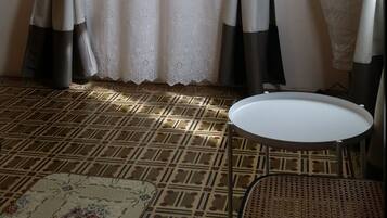 Classic-Doppelzimmer, Gemeinschaftsbad | Schreibtisch, kostenloses WLAN, Bettwäsche