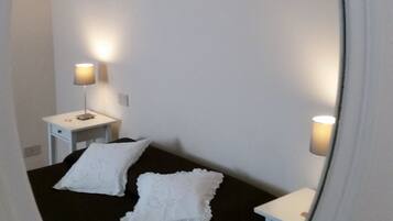 Doppia Classic, bagno condiviso | Una scrivania, Wi-Fi gratuito, lenzuola