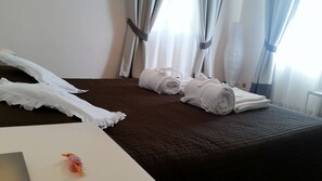 Chambre Double Classique, salle de bains commune | Bureau, Wi-Fi gratuit, draps fournis