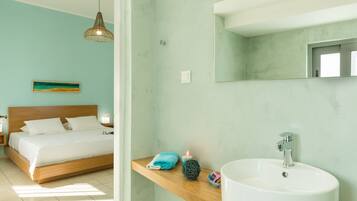 Villa Familiale, 2 chambres | Salle de bain | Douche, articles de toilette gratuits, sĂšche-cheveux