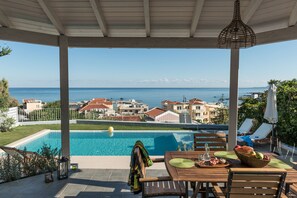 Outdoor pool - Thea Thalassa (Chania)