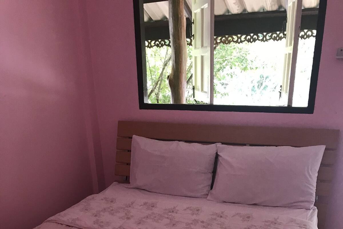 Standard Room, 1 Queen Bed | Free WiFi