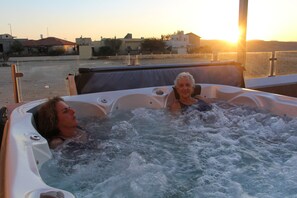 Bathtub spa outdoor