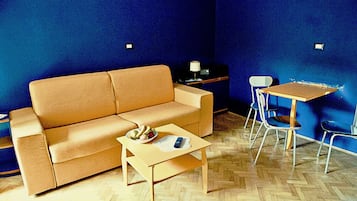 Estudio Confort, 1 habitación, cocineta, vista parcial al mar | Área de sala de estar