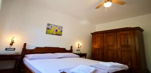 Appartement familial, 1 chambre, baignoire, vue partielle sur la mer | Literie de qualité, bureau, rideaux d’obscurcissement