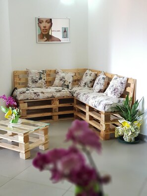 27-Zoll-Flachbildfernseher mit Digitalempfang, Fernseher