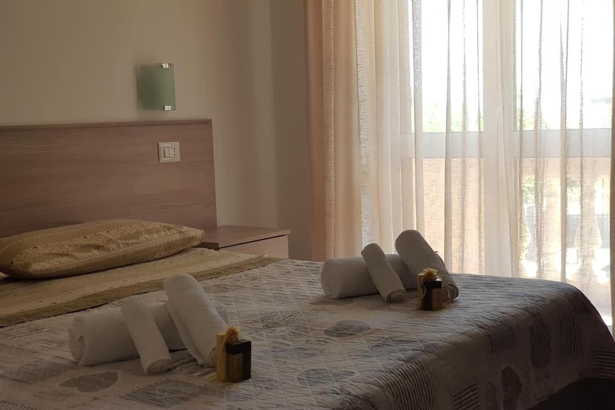 Double or Twin Room | Desk, free WiFi, bed sheets