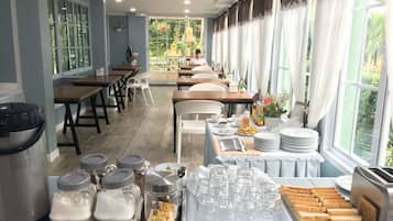 Desayuno de cocina local (THB 150.00 por persona)