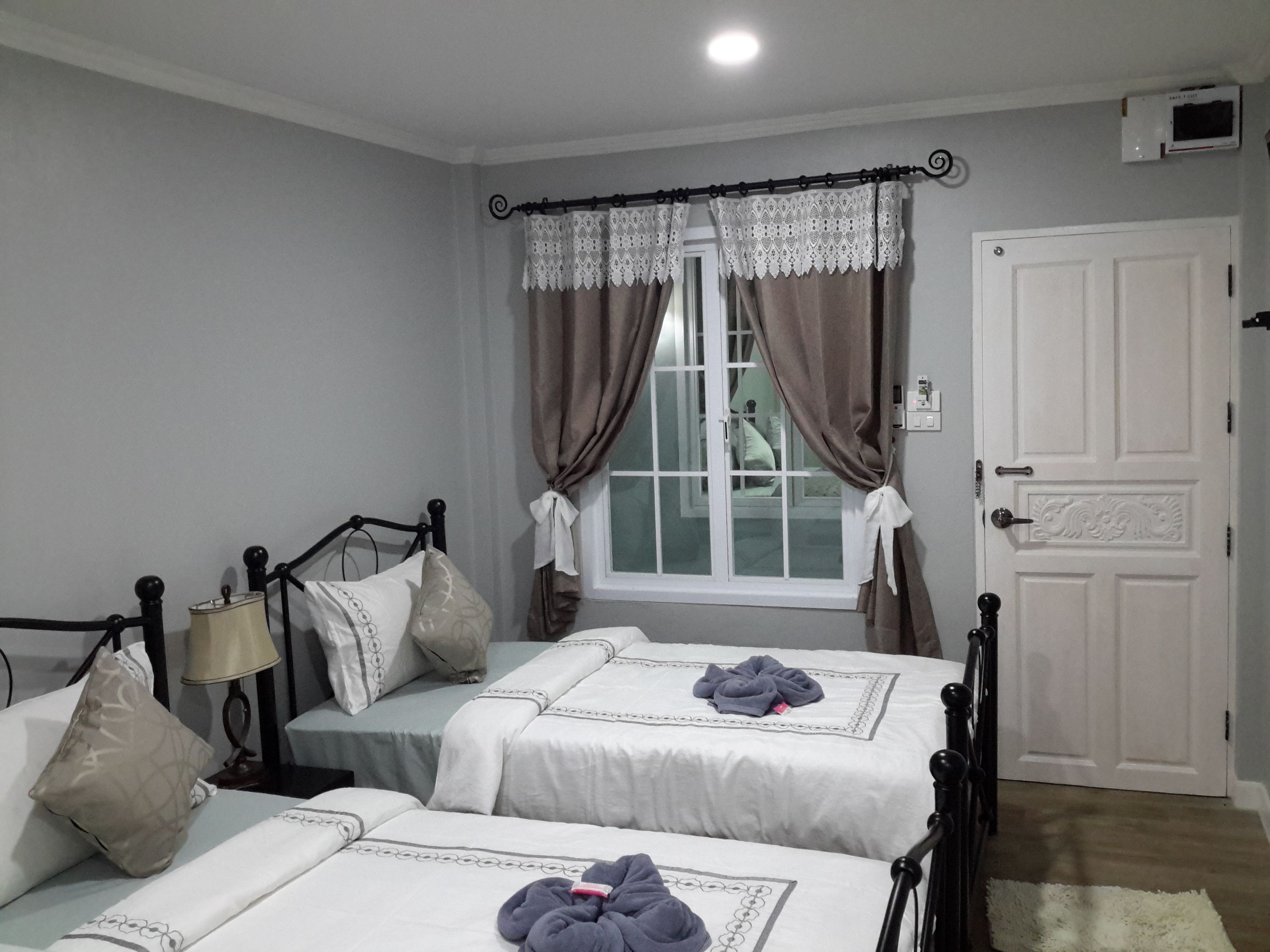 deluxe twin room | in-room safe, blackout curtains, soundproofing, rollaway beds