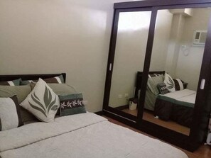 2 bedrooms, desk, free WiFi, bed sheets