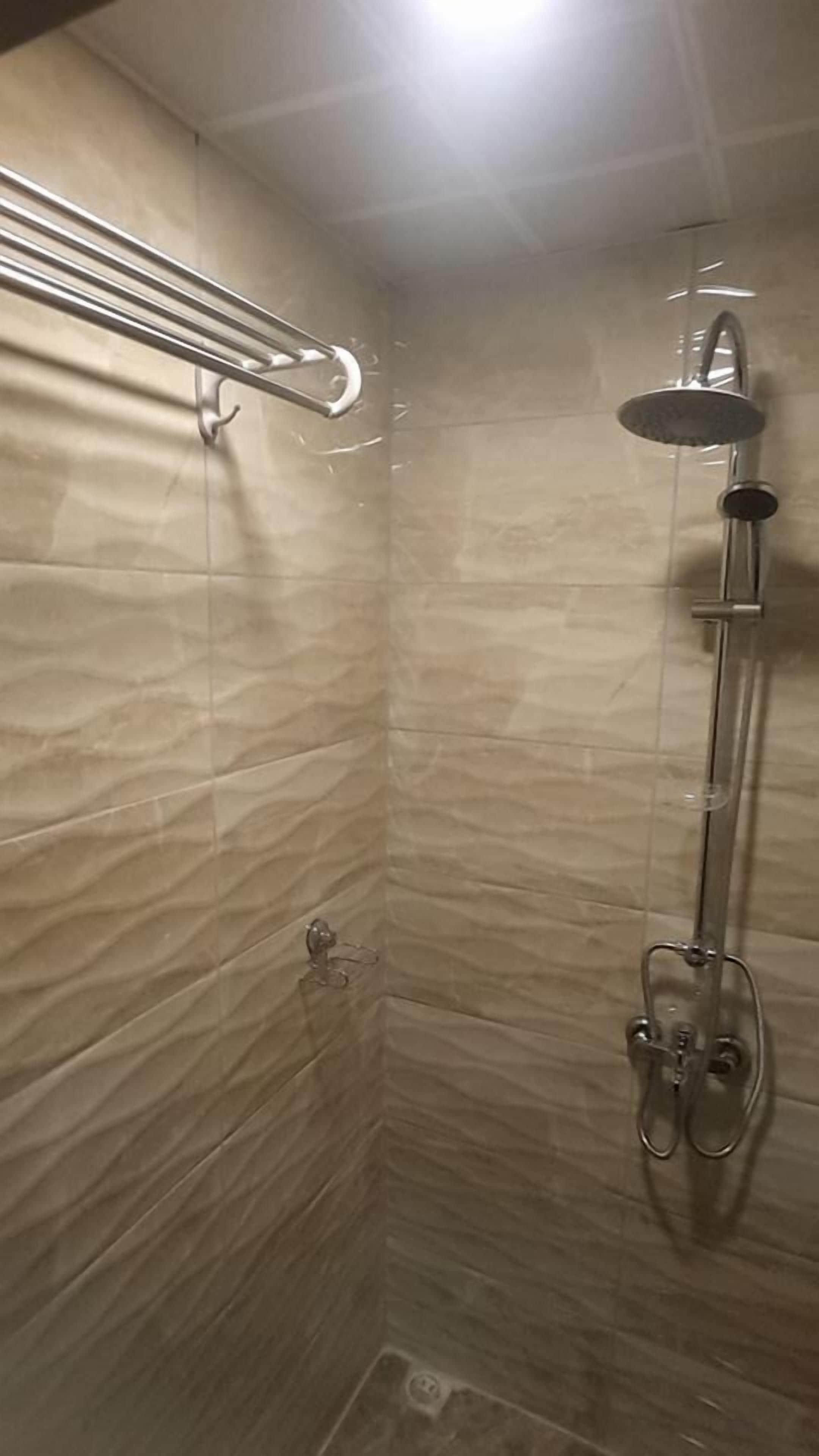 Deluxe Single Room | Bathroom | Shower, free toiletries, slippers, towels