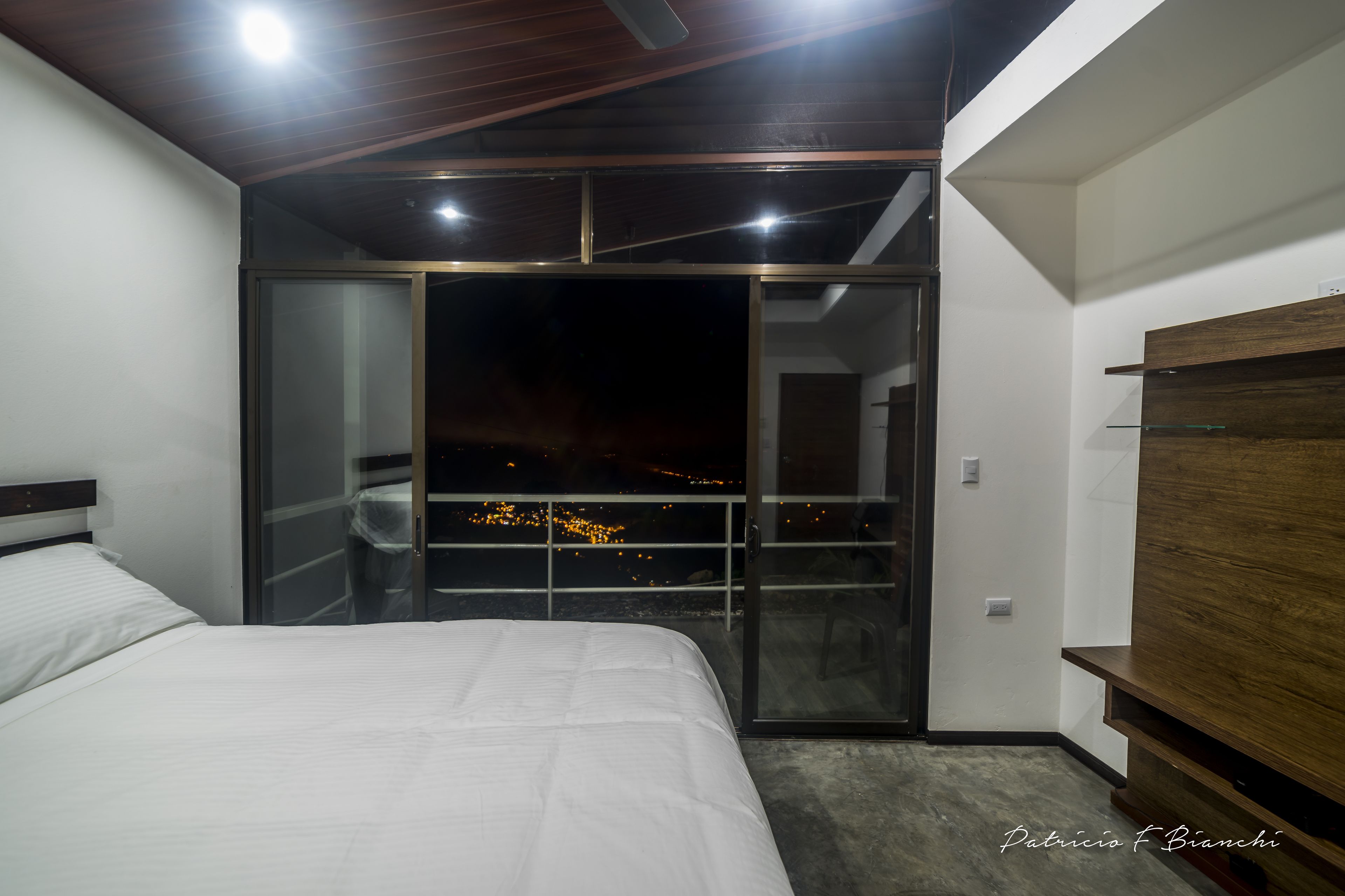 standard double room | individually decorated, individually furnished, laptop workspace