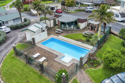 Outdoor pool, open 8 AM to 8 PM, pool loungers