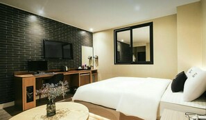 Deluxe Room (A, Breakfast unavailable) | Premium bedding, down duvets, Tempur-Pedic beds, free rollaway beds - The Hotel Changwon (Changwon)