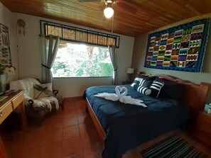2 bedrooms, premium bedding, memory-foam beds, in-room safe - Encantada Guest House: Spectacular View & Excellent Reviews (La Fortuna)