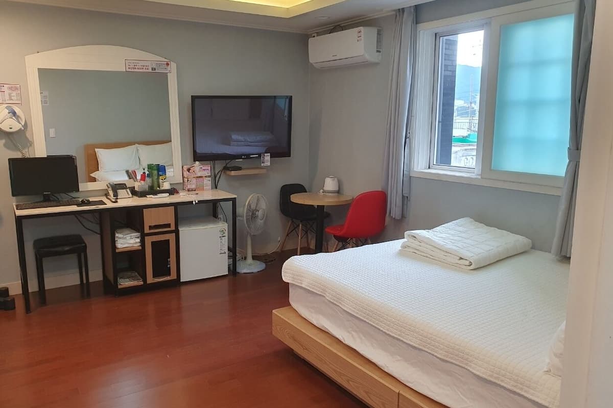 Camera familiare (Ondol Room) | Una scrivania, Wi-Fi gratuito, lenzuola