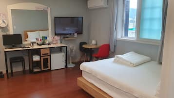 Family Room (Ondol Room) | Desk, free WiFi, bed sheets