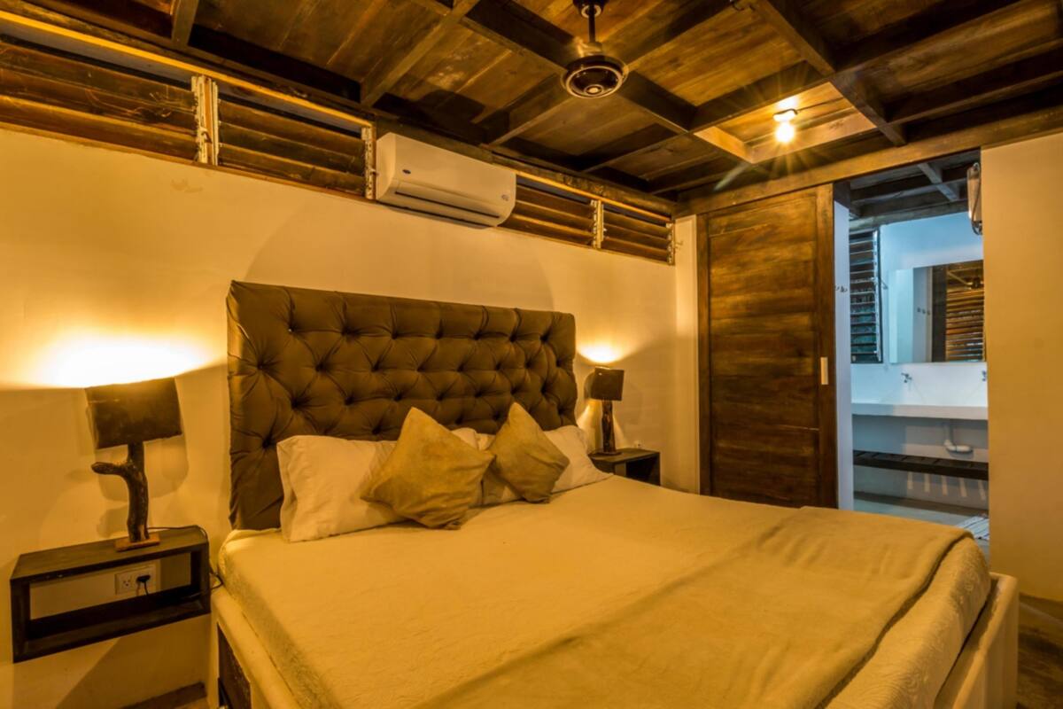 In-room safe, free WiFi