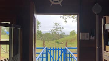 Cabane Romantique, 1 chambre, accessible aux personnes à mobilité réduite, en bord de lac | 1 chambre, chambres insonorisées, Wi-Fi gratuit, draps fournis