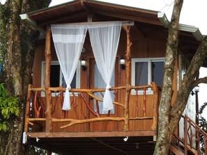 Honeymoon Tree House, 1 Bedroom, Hot Tub, Mountain View | Balcony - Hotel y Termas Jilamito (Arizona)